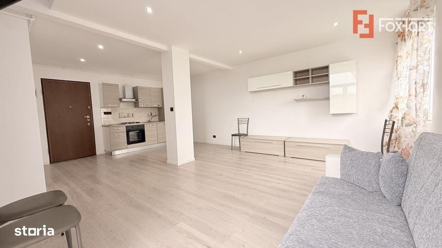 Apartament cu 3 camere semidecomandat în Ghiroda