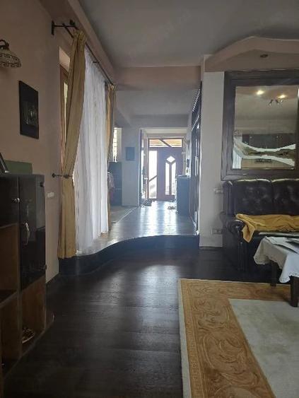 Casă cu 7 camere cu Teren 1000 Mp în Crișan