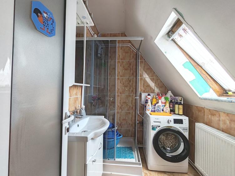 Casă individuală cu 6 camere cu Canalizare în Ghimbav