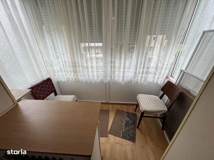 Apartament cu 3 camere semidecomandat, mobilat în Mihai Viteazul