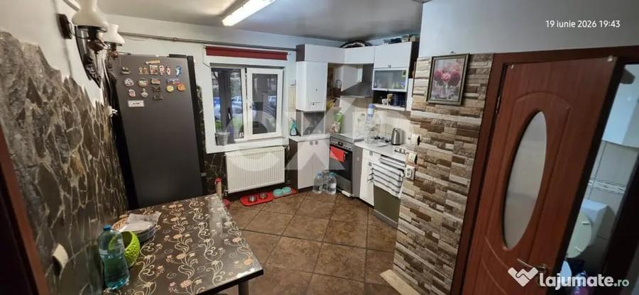 Apartament cu 3 camere decomandat în Micro 11