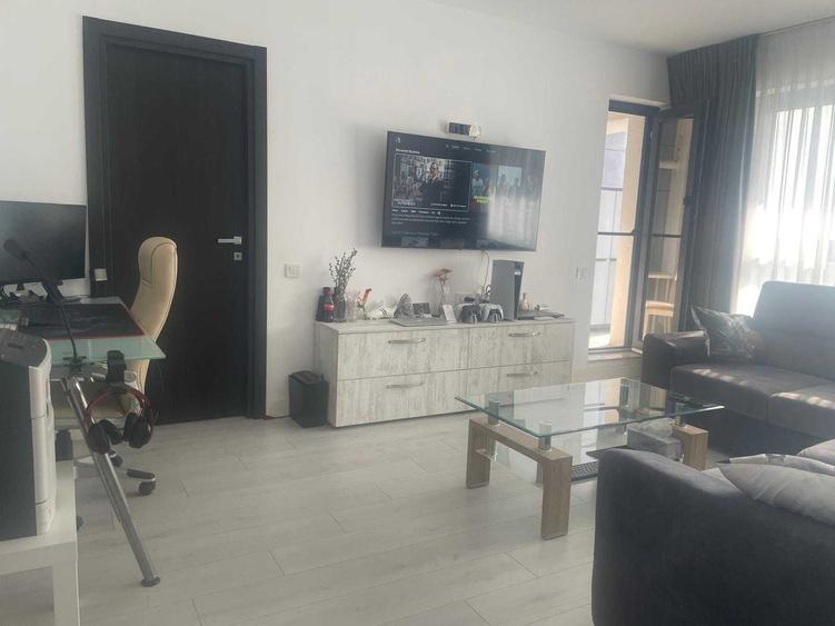 Apartament cu 3 camere decomandat în Aviației