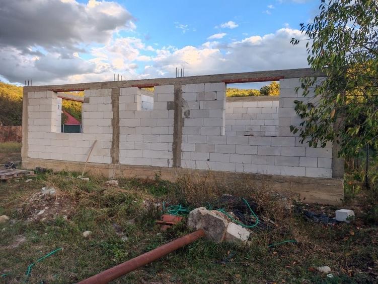 Teren cu casa in constructie - 3