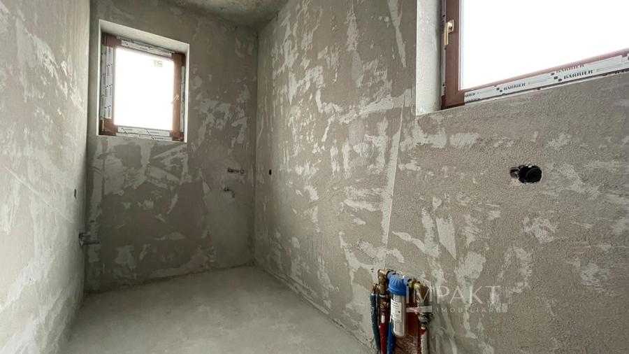 Duplex cu 4 camere semidecomandat cu Teren 800 Mp în Aiton