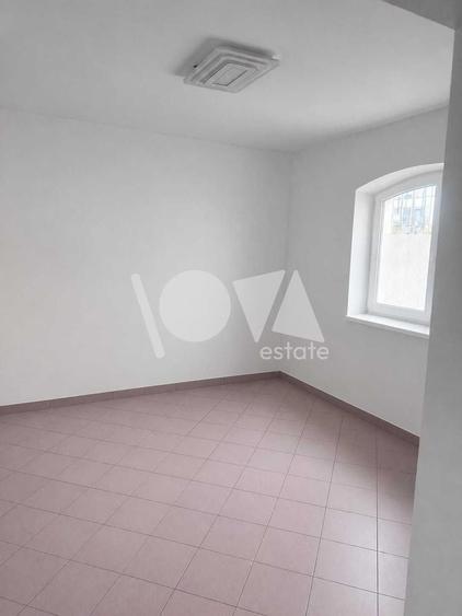 Casă individuală cu 6 camere cu Canalizare în Cotroceni