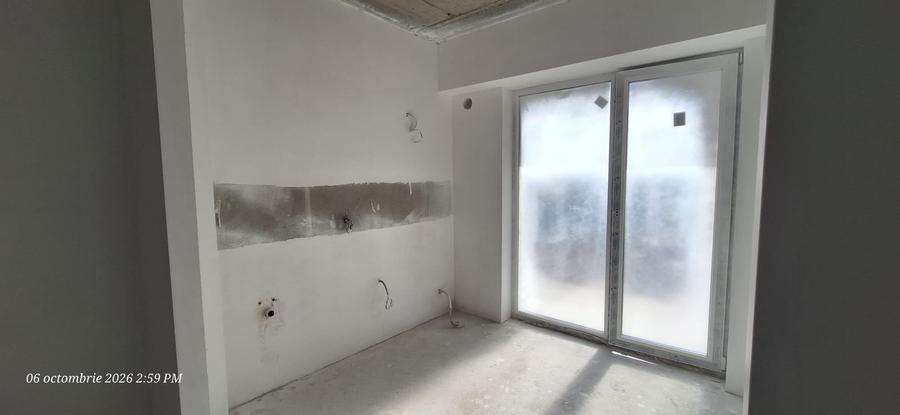 Apartament cu 3 camere decomandat în Metalurgiei