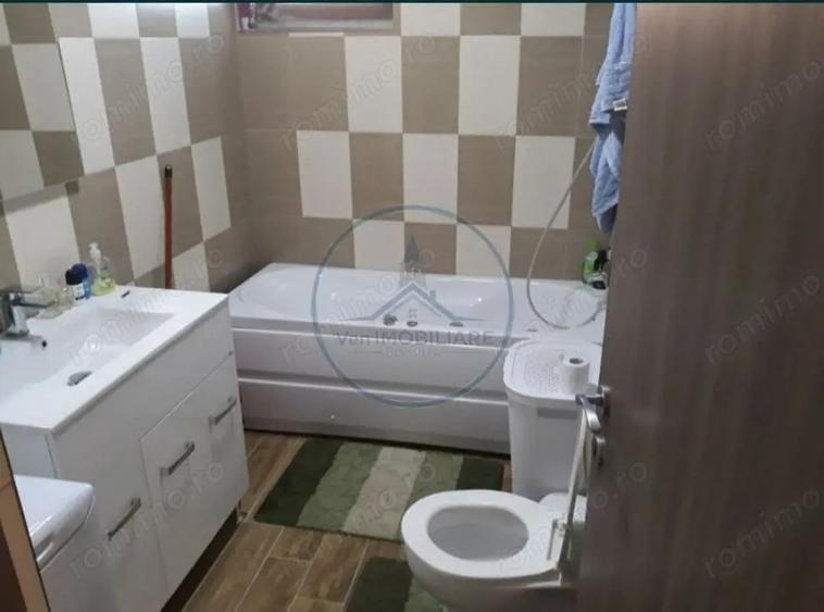 Casă cu 3 camere cu Canalizare în Central