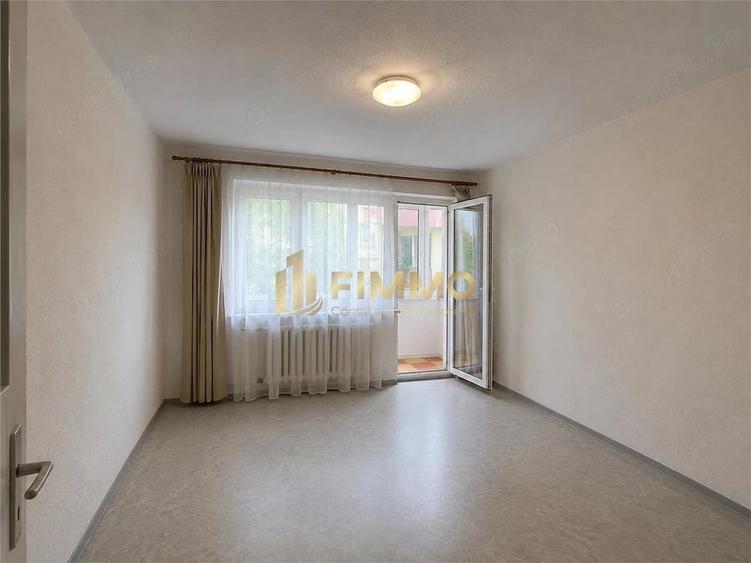 Apartament cu 4 camere decomandat în George Enescu