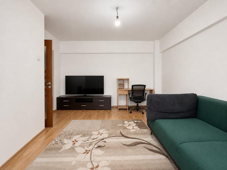 Apartament cu 3 camere decomandat, mobilat în Noua
