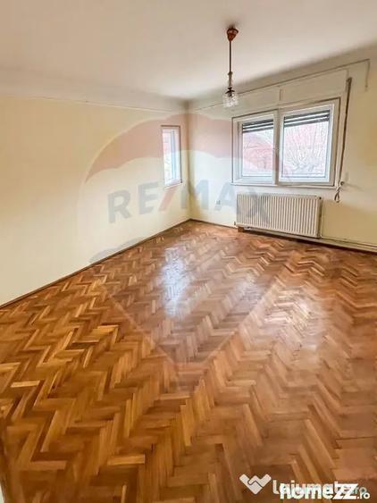 Casă cu 4 camere cu Teren 1145 Mp în Central