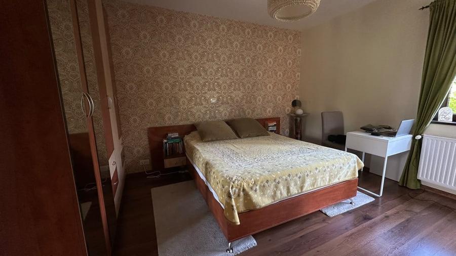 Casă cu 5 camere cu Teren 185 Mp în Vatra Luminoasă