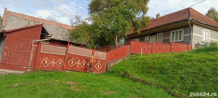 Casă cu 4 camere cu Teren 20600 Mp în Barcani