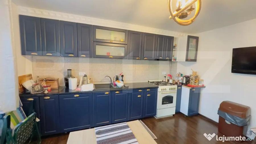 Apartament cu 3 camere decomandat, mobilat în Central