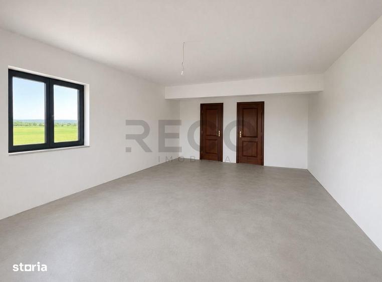 Casă cu 4 camere cu Teren 1240 Mp în Podgoria