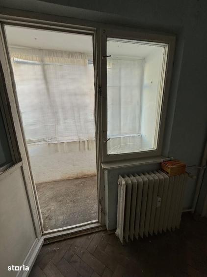 Apartament cu 3 camere semidecomandat în George Enescu