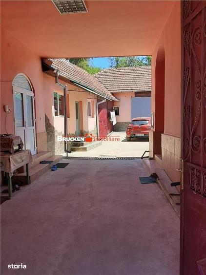 Casă cu 4 camere în Călugări