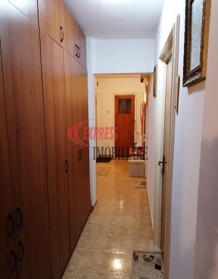 Apartament cu 4 camere decomandat, mobilat în Titan