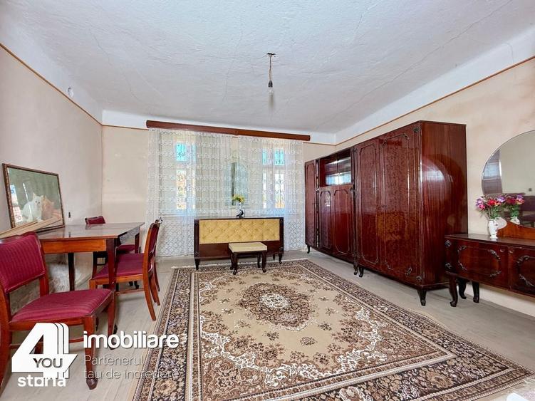 Casă cu 4 camere cu Teren 1459 Mp în Secusigiu