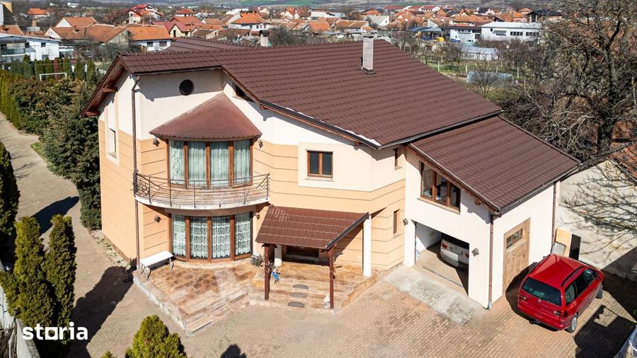 Casă cu 6 camere cu Teren 2333 Mp în Central