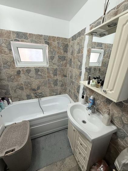 Apartament cu 2 camere semidecomandat în George Enescu