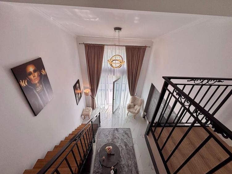 Apartament cu 5 camere decomandat în Cristian