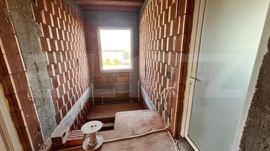 Casă individuală cu 6 camere cu Teren 1200 Mp în Pielești