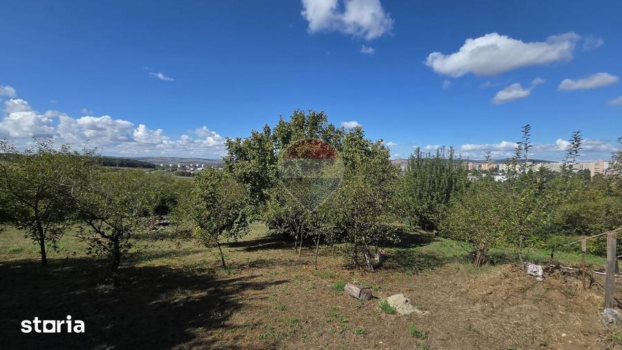 Casă cu 1 camere cu Teren 4345 Mp în Central
