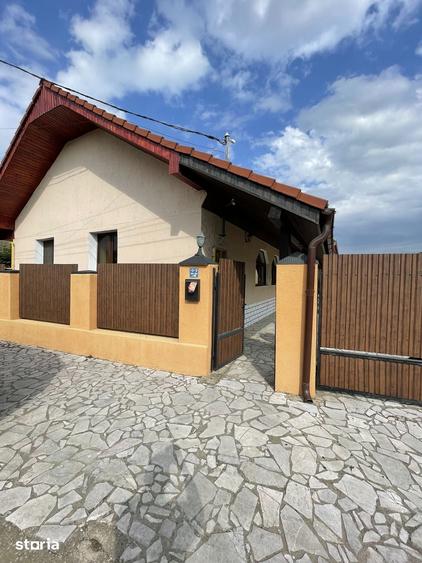 Casă cu 6 camere cu Teren 1359 Mp în Girișu de Criș