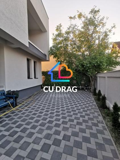 Casă individuală cu 8 camere cu Canalizare în Șelimbăr