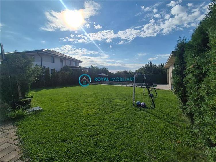 Duplex cu 5 camere cu Piscina în Păulești