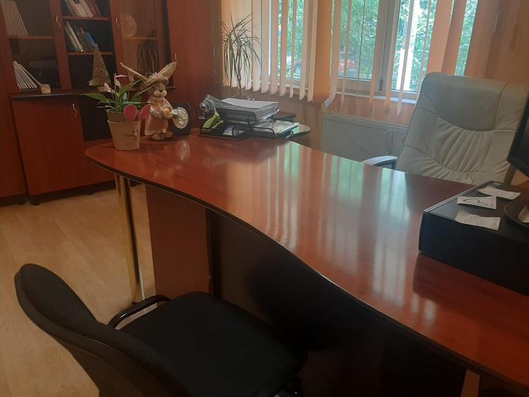 Birou, de 64 mp, în Podgoria