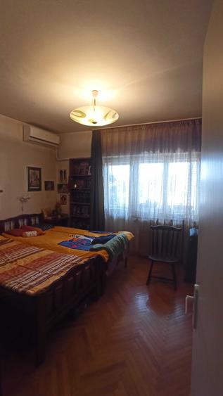 Apartament cu 4 camere decomandat în Lacul Tei
