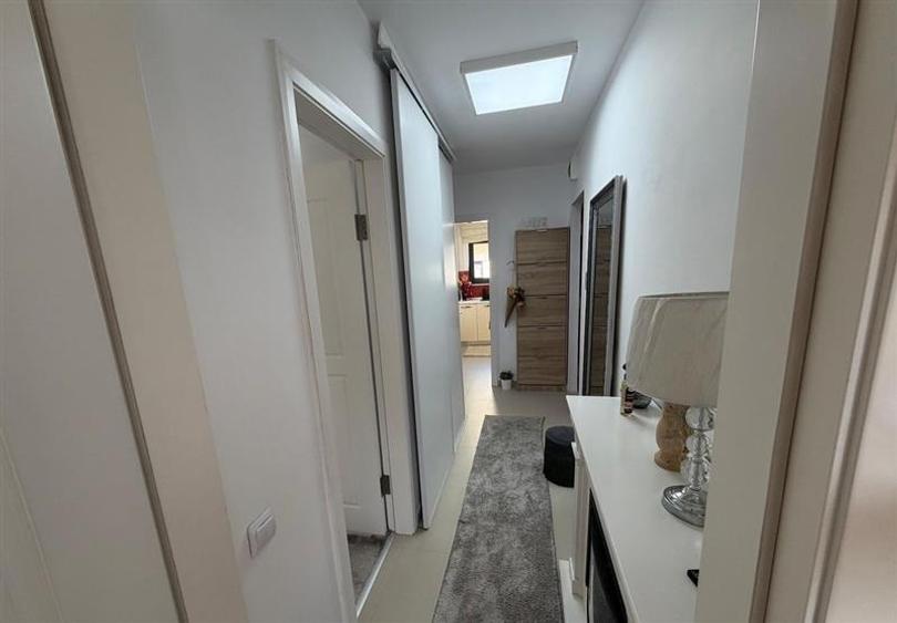 Apartament cu 2 camere semidecomandat în Borhanci