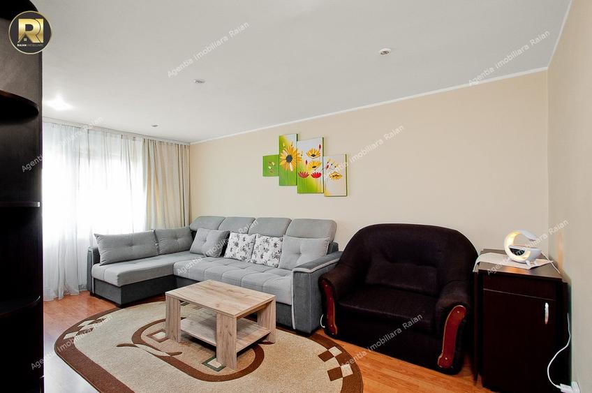 Apartament cu 3 camere decomandat în Micro 16