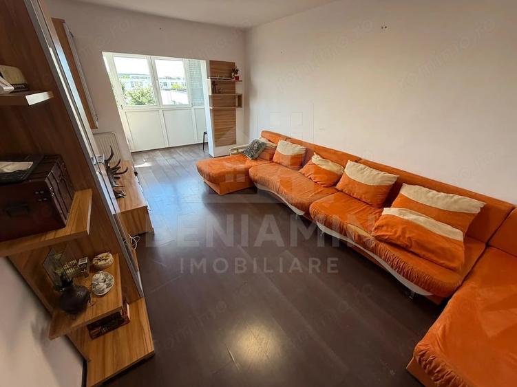 Apartament cu 3 camere decomandat în 1 Mai