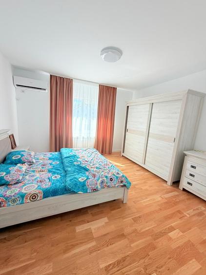 Casă individuală cu 4 camere cu Garaj în Cetate