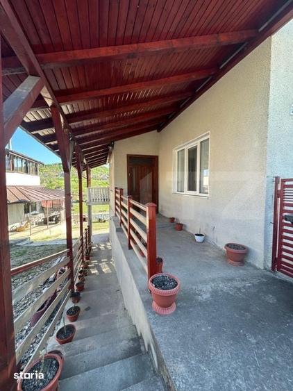 Casă cu 6 camere cu Teren 24000 Mp în Central