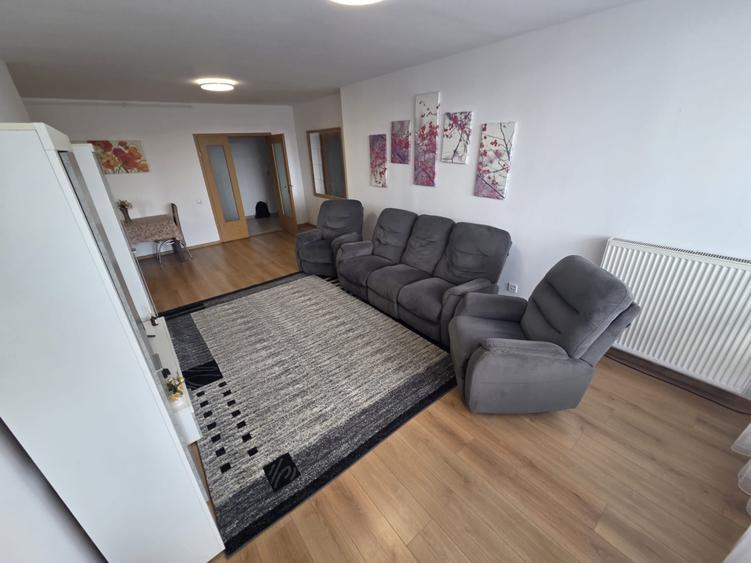 Apartament cu 4 camere semidecomandat în Central