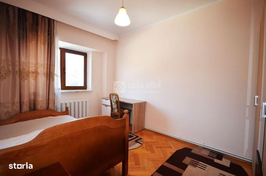 Apartament cu 4 camere decomandat în Gară