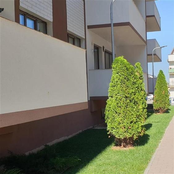 Apartament cu 3 camere decomandat, mobilat în Tractorul