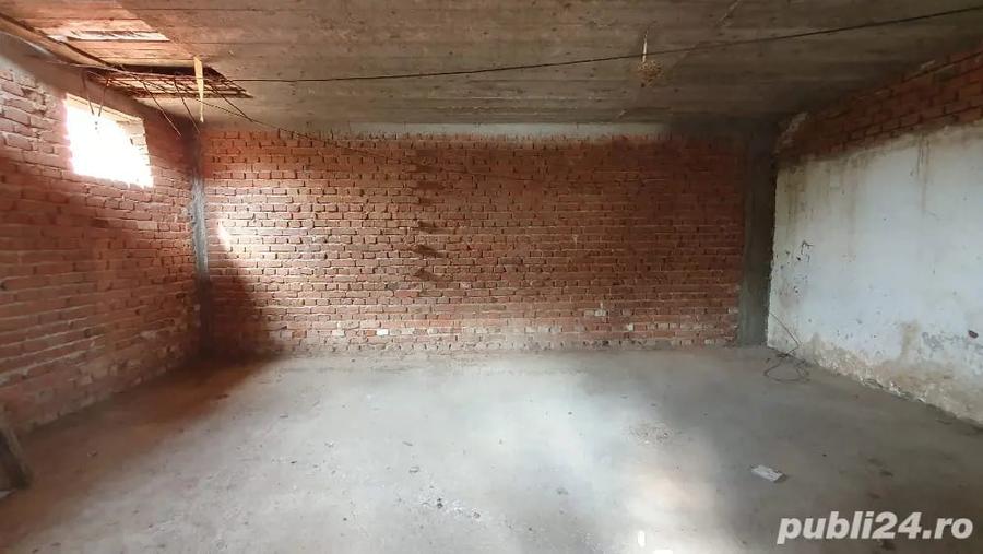 Casă cu 5 camere cu Teren 2023 Mp în Aradul Nou