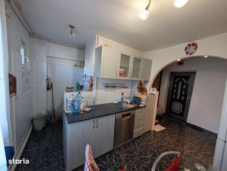 Apartament cu 3 camere semidecomandat în Unirii