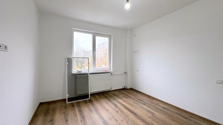 Apartament cu 3 camere semidecomandat în Crângași