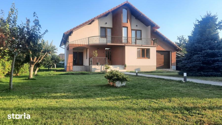 Casă cu 5 camere cu Teren 1514 Mp în Central
