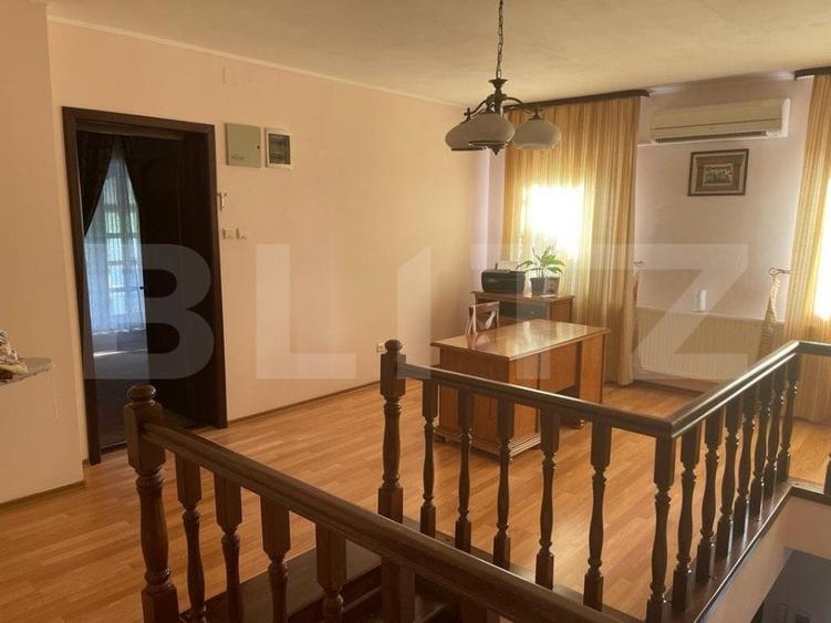 Casă individuală cu 6 camere cu Canalizare în Tătărași