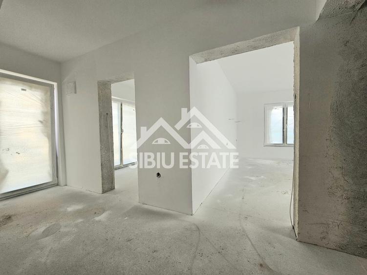Duplex cu 4 camere cu Canalizare în Exterior Nord