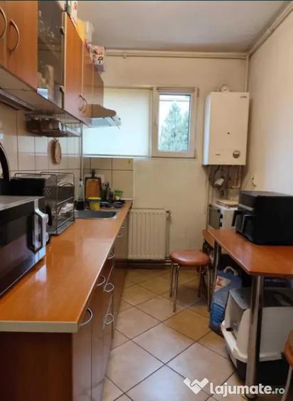 Apartament cu 3 camere semidecomandat, mobilat în Astra