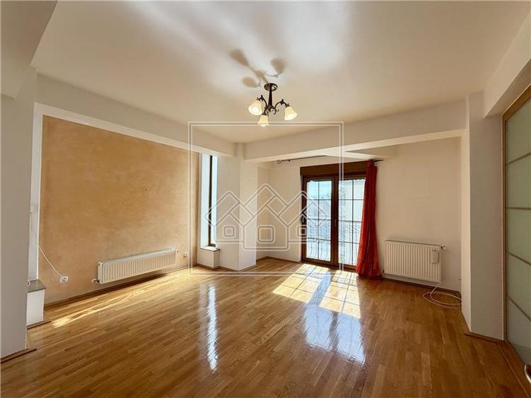 Apartament cu 2 camere decomandat, mobilat în Hipodrom 2