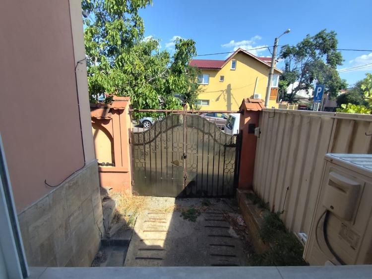 Casă individuală cu 6 camere cu Canalizare în 1 Mai