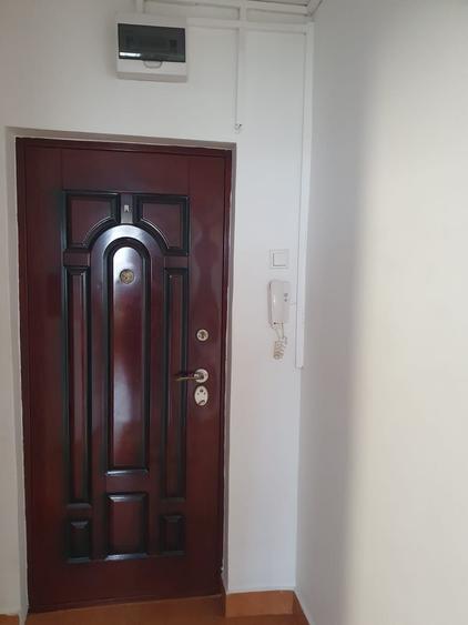 Apartament cu 2 camere decomandat în Romanilor